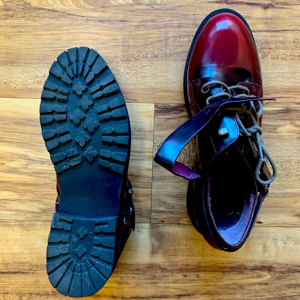 Women’s Coconut brand shoe